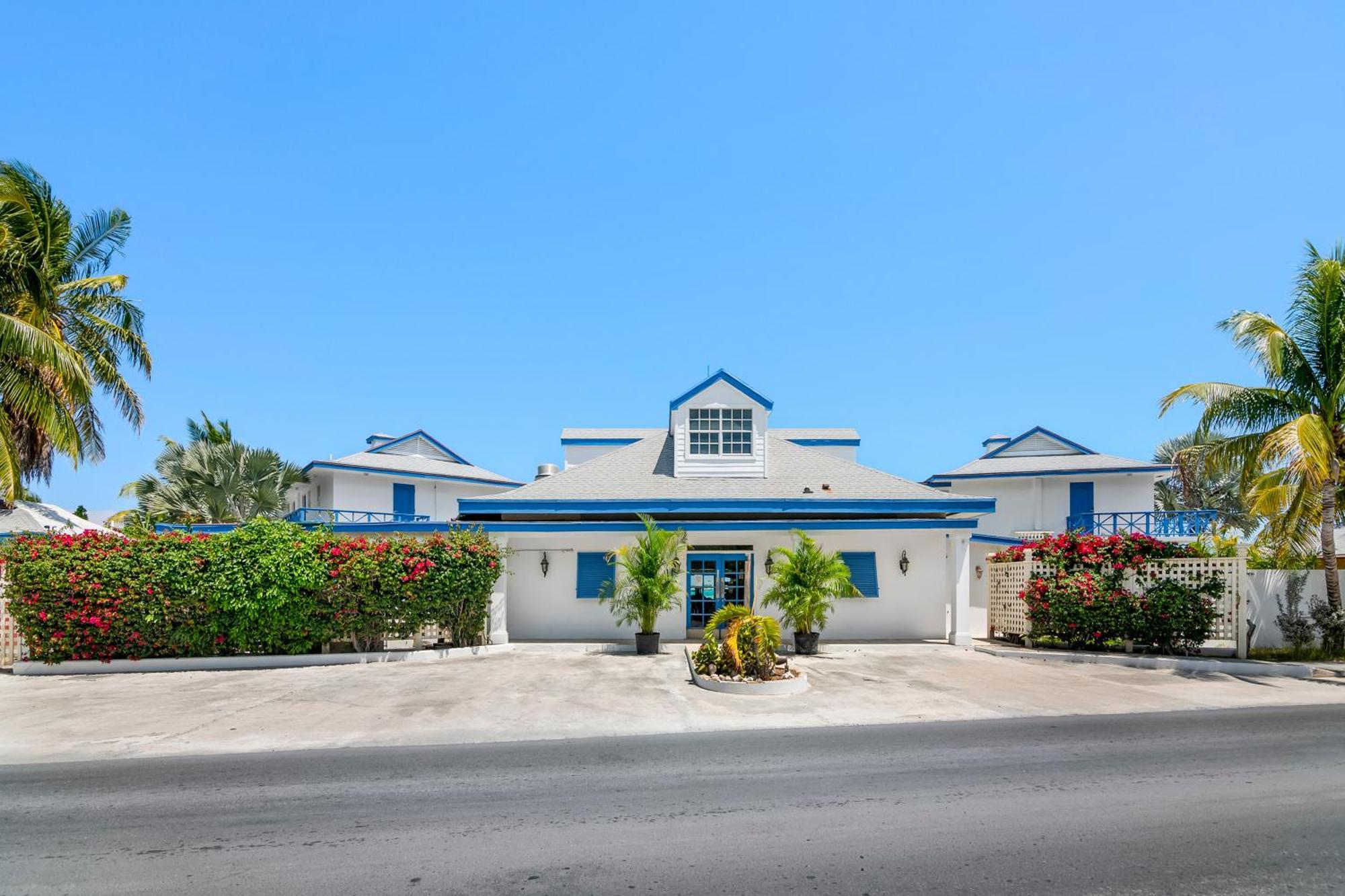 Augusta Bay Hotel George Town Buitenkant foto