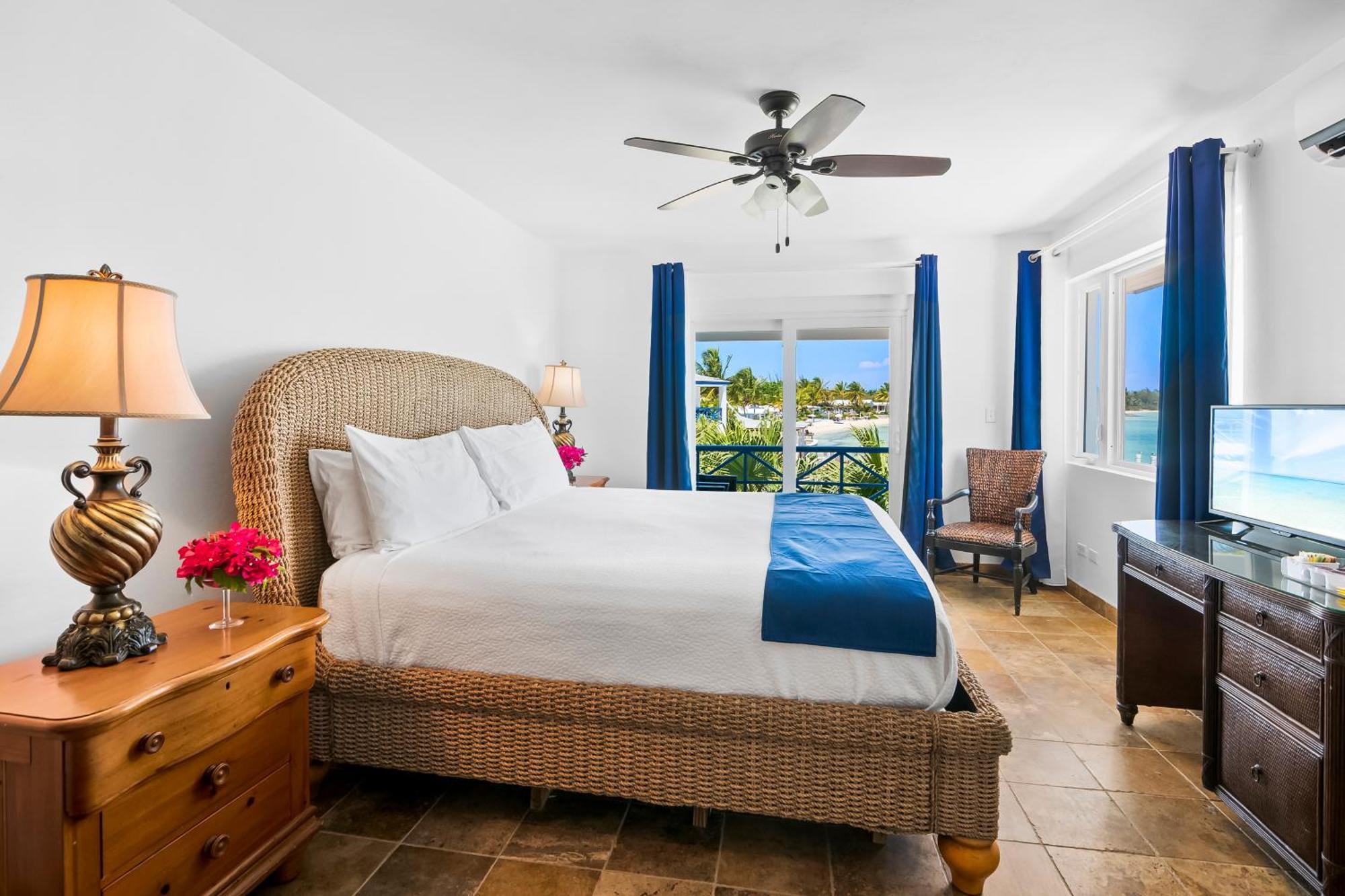 Augusta Bay Hotel George Town Buitenkant foto